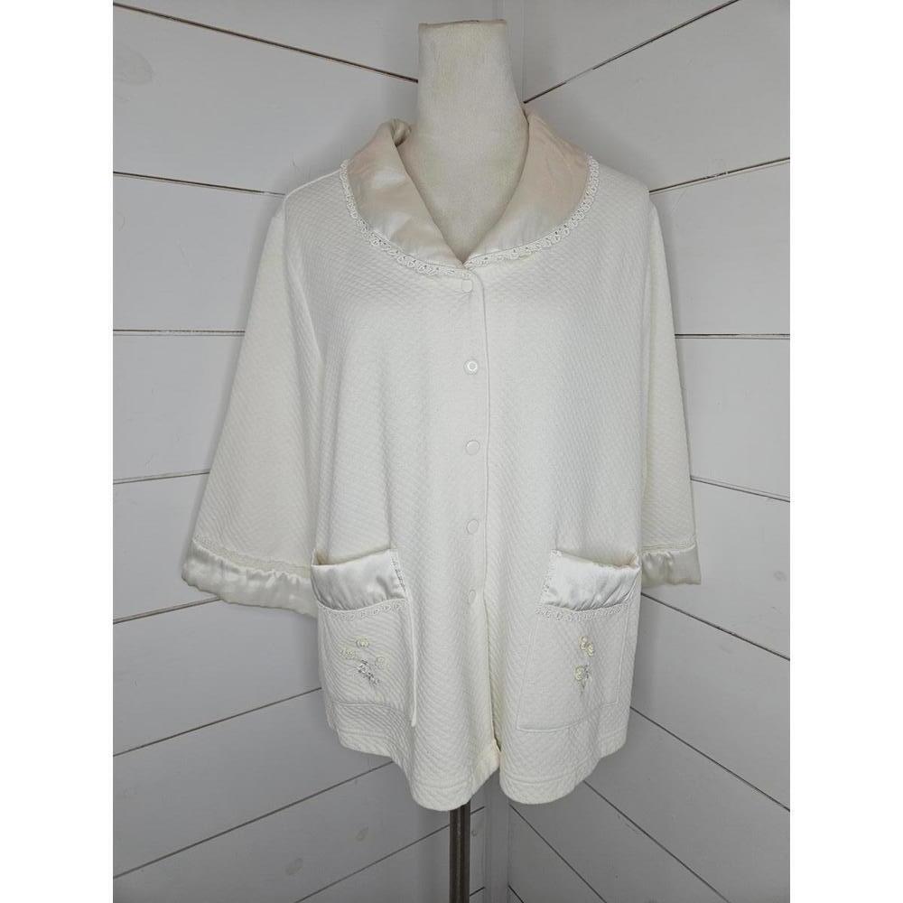 Vintage Cabernet Large cream satin & quilted cotton blend short robe